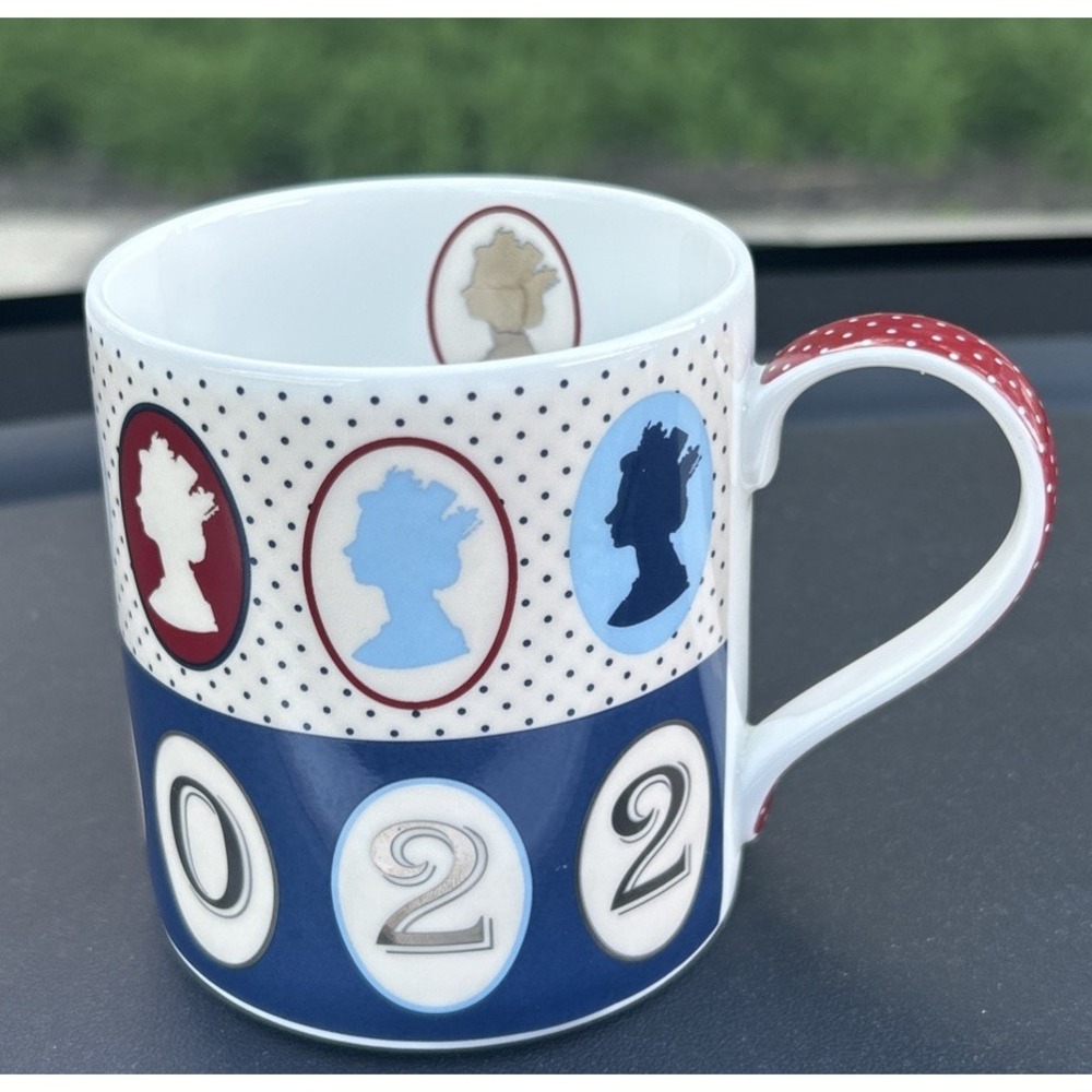 Royal Collection Trust Queen Elizabeth II 2022 Machin Mug. Platinum Jubilee Tea